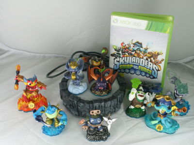 Skylanders Giants Bundle mit 10 Figuren XB360